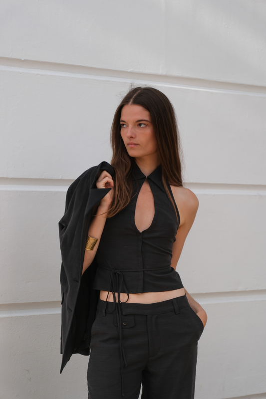 Gea Keyhole Top - Charcoal