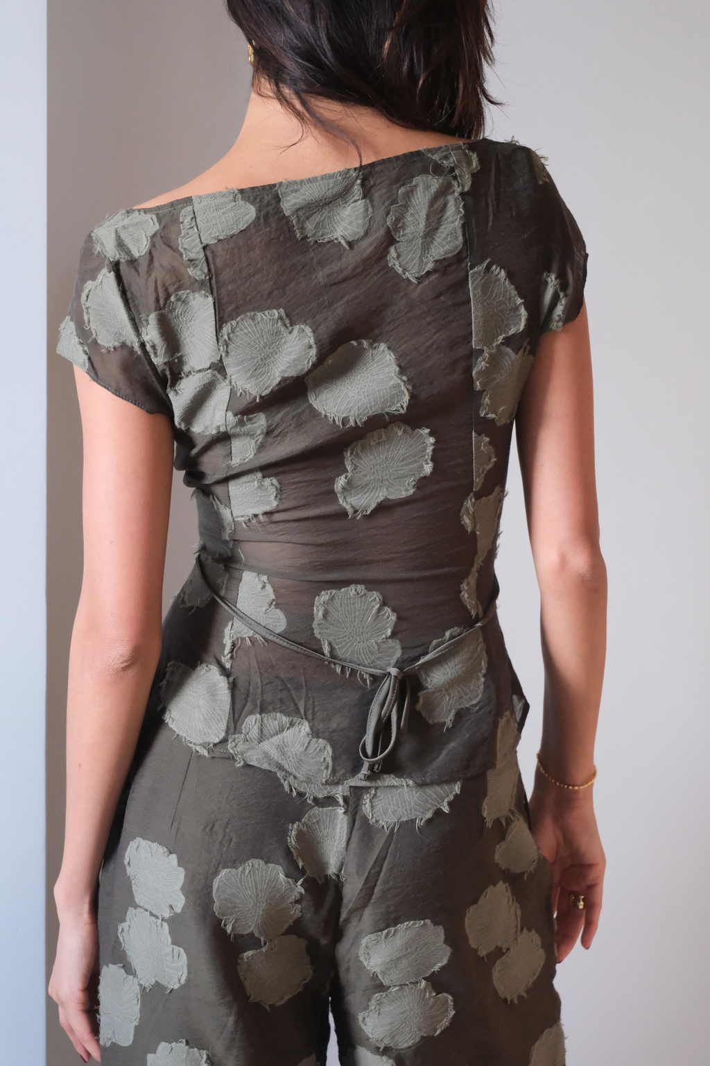 Azalea Cut Out Top | Olive