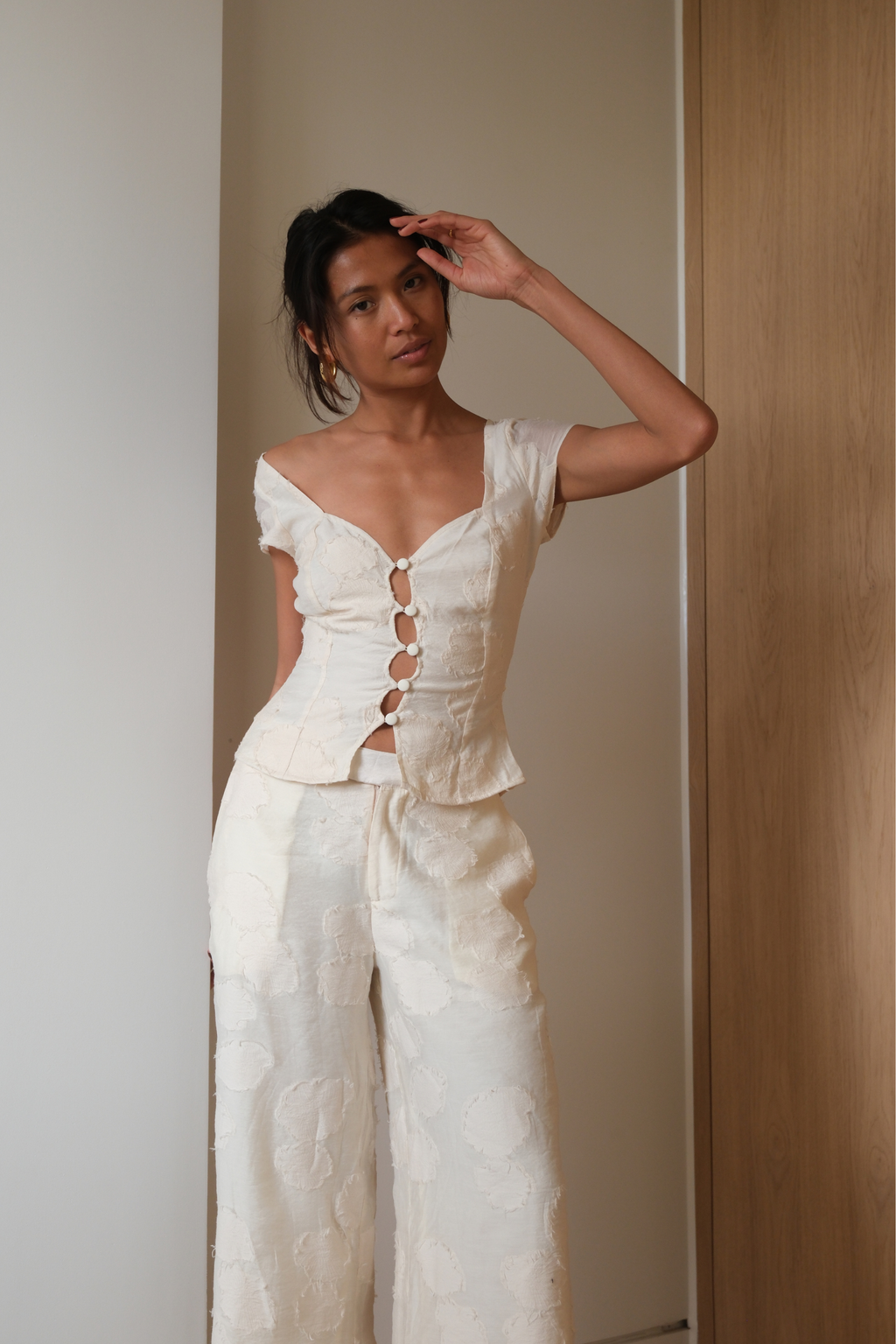 Azalea Cut Out Top | Ecru