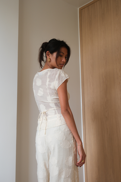Azalea Cut Out Top | Ecru